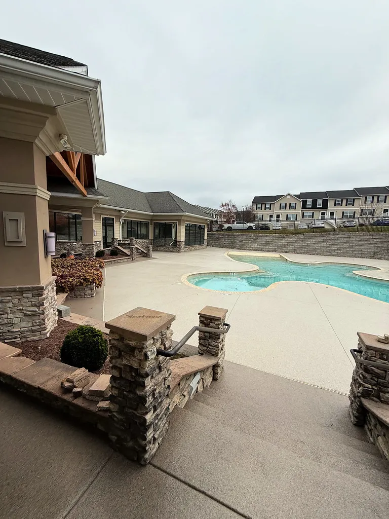 Flake coating on a pool deck