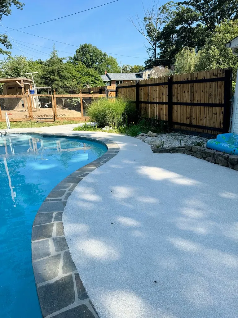 Flake coating on a pool deck