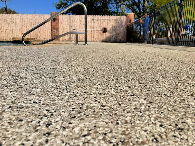 Flake coating on a pool deck