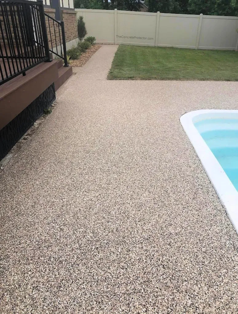 Flake coating on a pool deck